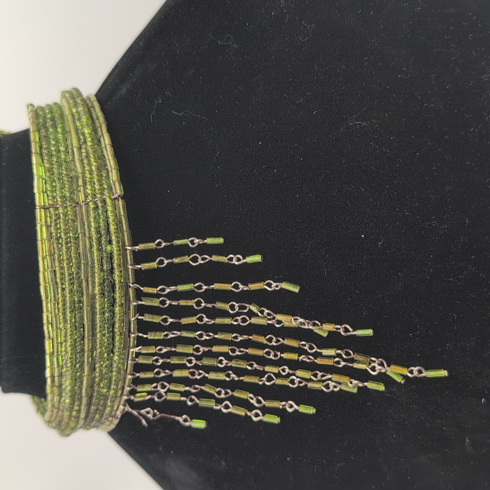 Elegant Green Beaded Choker Necklace - Picture 3 of 9